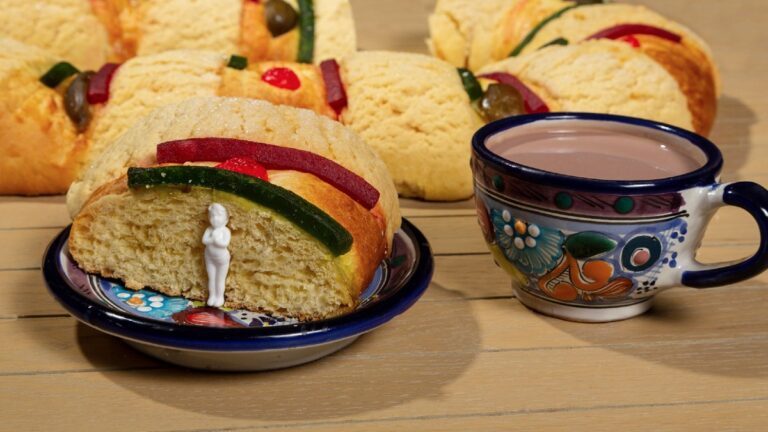Descubre el Significado del Niño en la Rosca y la Tradición de Reyes con Tamales