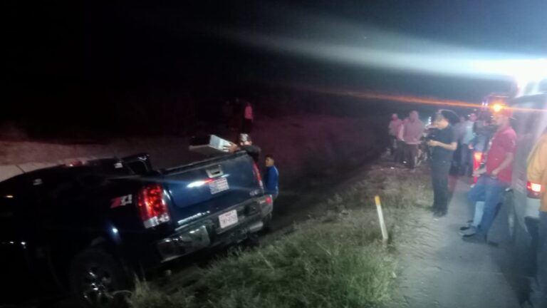 Conductor pierde el control de su vehículo y cae a un canal de riego en San Pedro