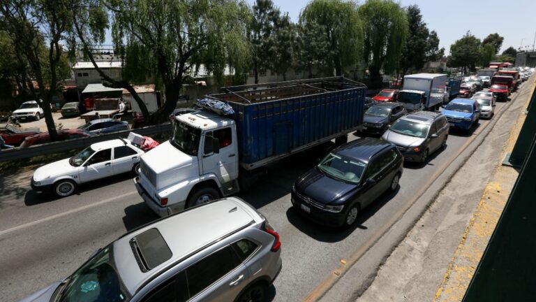 Hoy No Circula en CdMx y Edomex: Descubre cuáles autos descansan este 4 de enero 2026