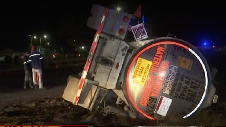 Impactante volcadura de pipa de diésel genera alerta en Lerdo: 33,000 litros comprometidos