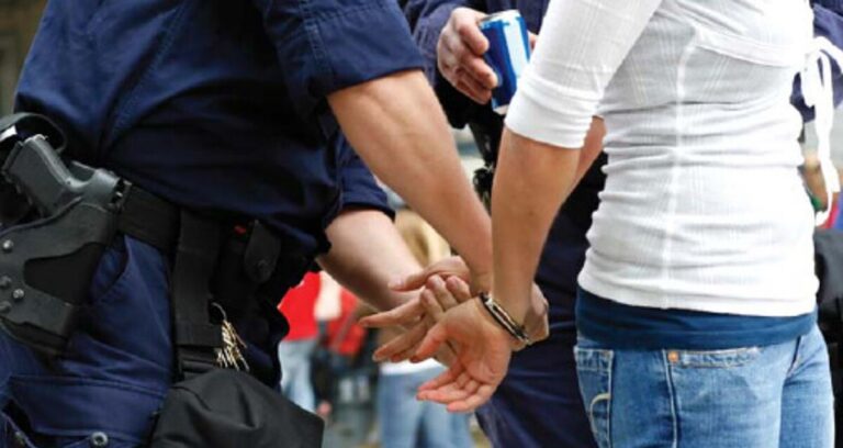 Detención de Empleada por Extorsión en Michoacán: Un Desfalco de 45 Millones de Pesos