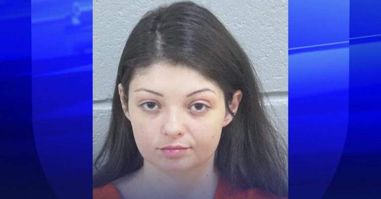 Mujer Arrestada en Midland por Presunto Asalto a Su Madre con un Cuchillo