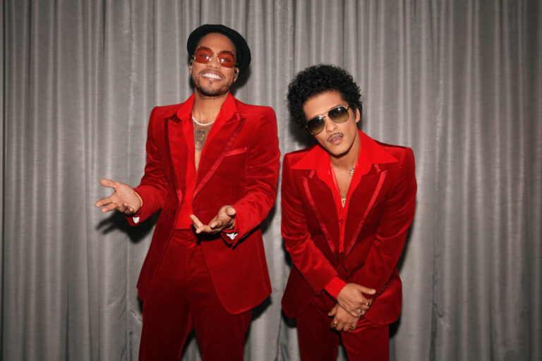 Bruno Mars llega al Gillette Stadium en septiembre