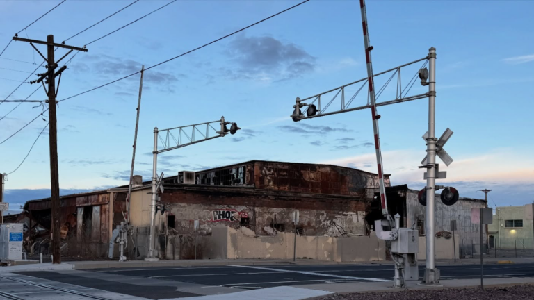 Incendio en Albuquerque causa pérdida total en bodega comercial
