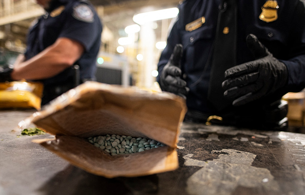Arrestos en Topeka: Operativo Antidrogas Revela Red de Fentanilo