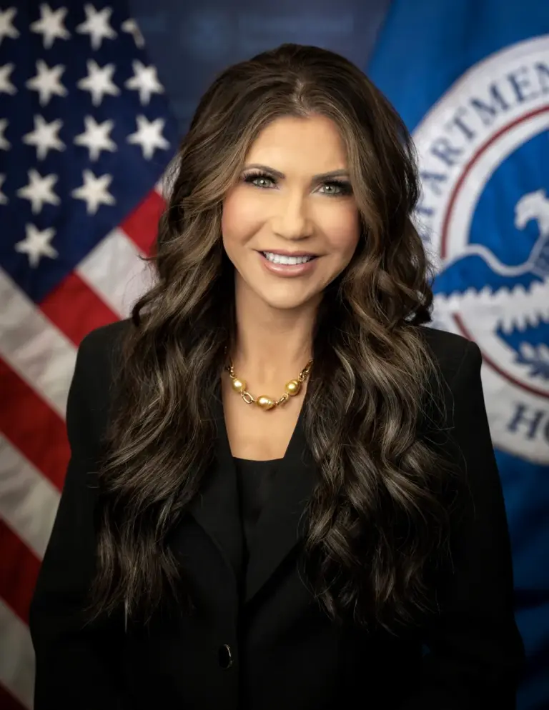 Trump anuncia salida de Kristi Noem del Departamento de Seguridad Nacional